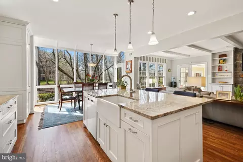 Kitchen - 10 Meyer Point Ct, Potomac, MD 20854 photo 8 of 9