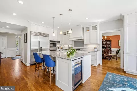 Kitchen - 10 Meyer Point Ct, Potomac, MD 20854 photo 4 of 9