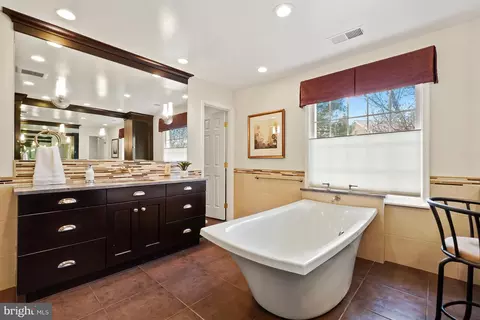 Bath - 10 Meyer Point Ct, Potomac, MD 20854 photo 2 of 6