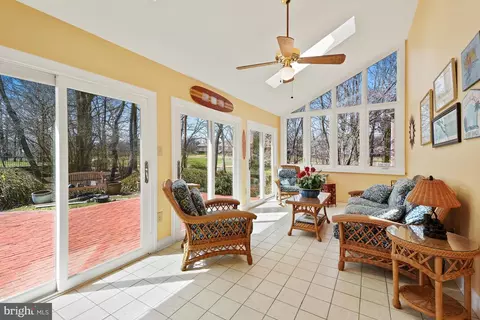 Exterior - 10 Meyer Point Ct, Potomac, MD 20854 photo 3 of 6