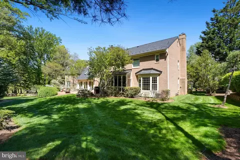 Exterior - 10 Meyer Point Ct, Potomac, MD 20854 photo 5 of 6