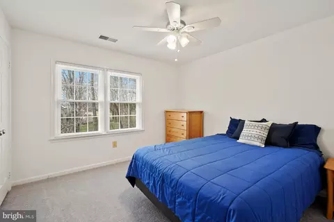 Bedroom - 10 Meyer Point Ct, Potomac, MD 20854 photo 5 of 6