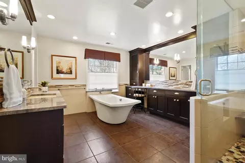 Bath - 10 Meyer Point Ct, Potomac, MD 20854 photo 1 of 6