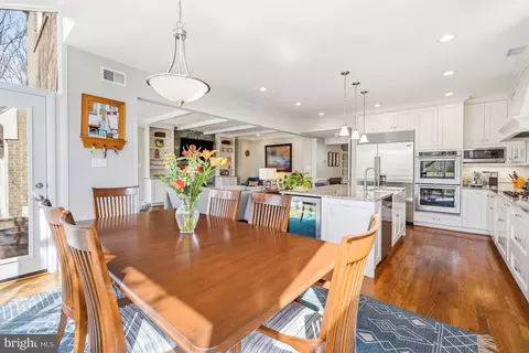 Dining - 10 Meyer Point Ct, Potomac, MD 20854 photo 4 of 6