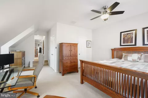 Bedroom - 10 Meyer Point Ct, Potomac, MD 20854 photo 3 of 6