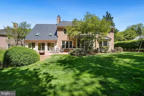 Exterior - 10 Meyer Point Ct, Potomac, MD 20854 photo 4 of 6