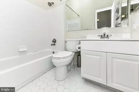 Bath - 2 Parker Farm Ct, Silver Spring, MD 20906 photo 4 of 4