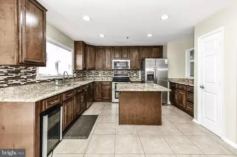 Kitchen - 2 Parker Farm Ct, Silver Spring, MD 20906 photo 2 of 5