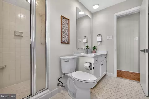 Bath - 217 Kimblewick Dr, Silver Spring, MD 20904 photo 7 of 8