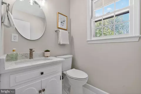 Bath - 217 Kimblewick Dr, Silver Spring, MD 20904 photo 5 of 8