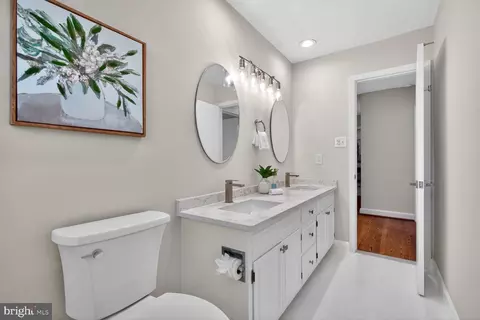 Bath - 217 Kimblewick Dr, Silver Spring, MD 20904 photo 4 of 8