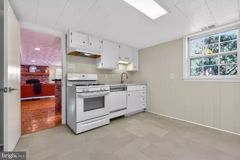 Kitchen - 217 Kimblewick Dr, Silver Spring, MD 20904 photo 4 of 4