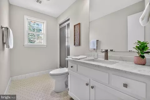 Bath - 217 Kimblewick Dr, Silver Spring, MD 20904 photo 6 of 8