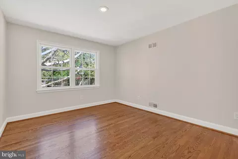 Bedroom - 217 Kimblewick Dr, Silver Spring, MD 20904 photo 5 of 6