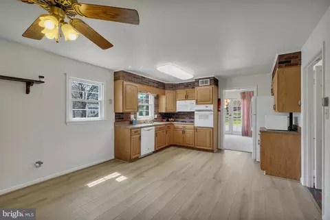Entry Way - 14212 Rippling Brook Dr, Silver Spring, MD 20906 photo 3 of 4