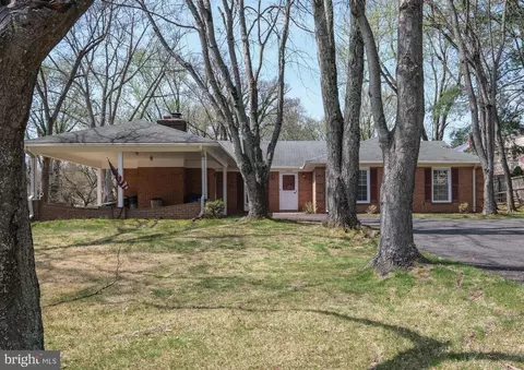 Exterior - 14212 Rippling Brook Dr, Silver Spring, MD 20906 photo 2 of 7