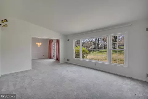 Living - 14212 Rippling Brook Dr, Silver Spring, MD 20906 photo 2 of 4