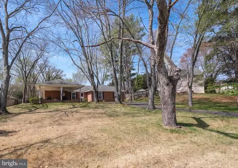 Exterior - 14212 Rippling Brook Dr, Silver Spring, MD 20906 photo 3 of 7
