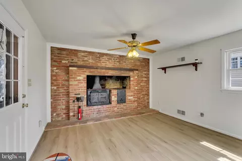 Living - 14212 Rippling Brook Dr, Silver Spring, MD 20906 photo 4 of 4