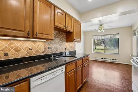 Kitchen - 15320 Pine Orchard Dr #83-1F, Silver Spring, MD 20906 photo 1 of 2