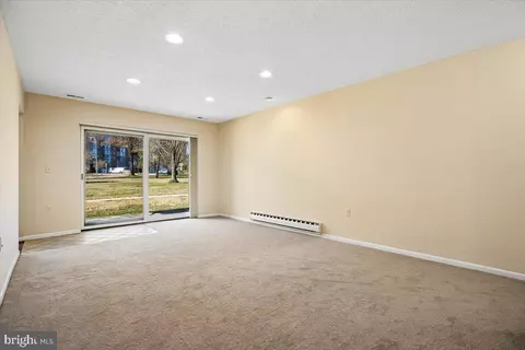 Living - 15320 Pine Orchard Dr #83-1F, Silver Spring, MD 20906 photo 2 of 2