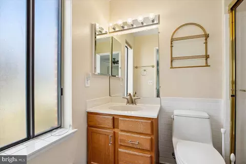 Bath - 15320 Pine Orchard Dr #83-1F, Silver Spring, MD 20906 photo 2 of 2