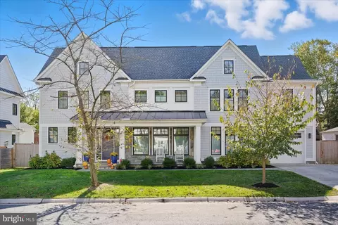 5102 Fairglen Ln, Chevy Chase, MD 20815