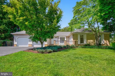 9345 Copenhaver Dr, Potomac, MD 20854
