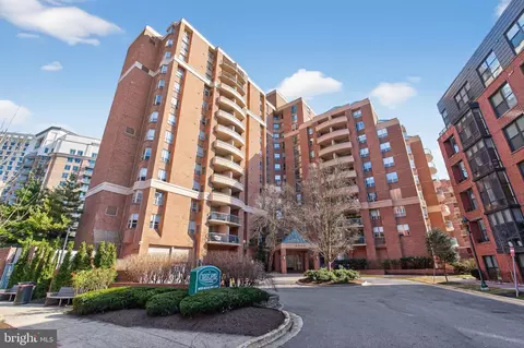4808 Moorland Ln #804, Bethesda, MD 20814