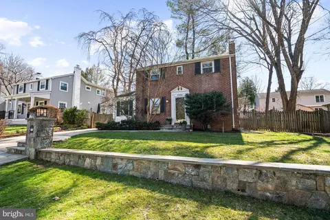 5305 Wakefield Rd, Bethesda, MD 20816