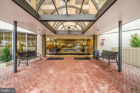 4601 N Park Ave #417 S, Chevy Chase, MD 20815