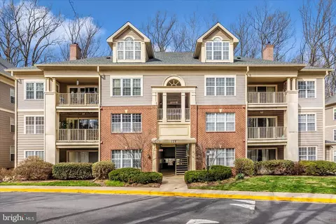 125 Timberbrook Ln #102, Gaithersburg, MD 20878