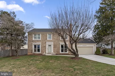17235 Sandy Knoll Dr, Olney, MD 20832