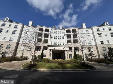 8121 River Rd #424, Bethesda, MD 20817