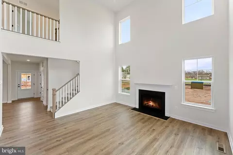 Living - 17100 Evans Way, Poolesville, MD 20837 photo 2 of 3