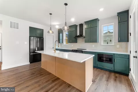 Kitchen - 17100 Evans Way, Poolesville, MD 20837 photo 1 of 2