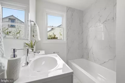 Bath - 12304 Livingston St, Silver Spring, MD 20902 photo 1 of 2