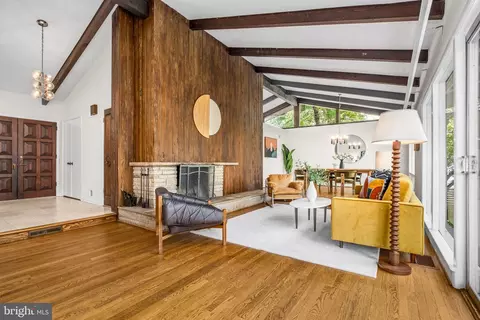 9115 Levelle Dr, Chevy Chase, MD 20815