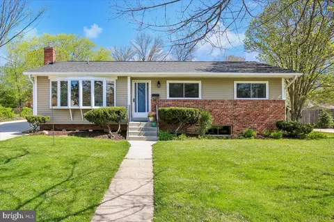 4423 Renn St, Rockville, MD 20853