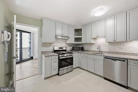 4620 N Park Ave #909, Chevy Chase, MD 20815