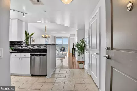 930 Wayne Ave #1302, Silver Spring, MD 20910 photo 4