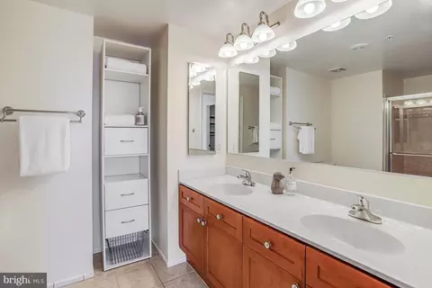 Bath - 930 Wayne Ave #1009, Silver Spring, MD 20910 photo 1 of 4