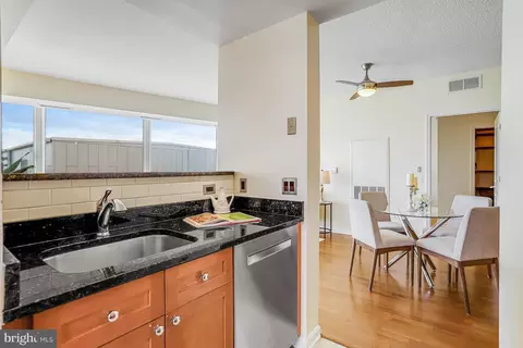 Kitchen - 930 Wayne Ave #1009, Silver Spring, MD 20910 photo 4 of 4
