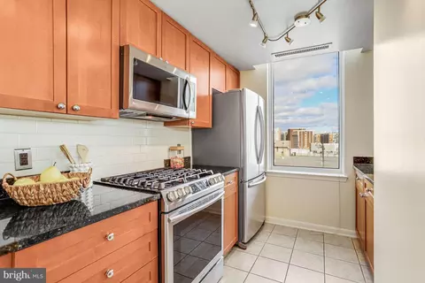 Kitchen - 930 Wayne Ave #1009, Silver Spring, MD 20910 photo 2 of 4