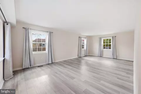 Living - 3221 Beret Ln, Silver Spring, MD 20906 photo 2 of 3