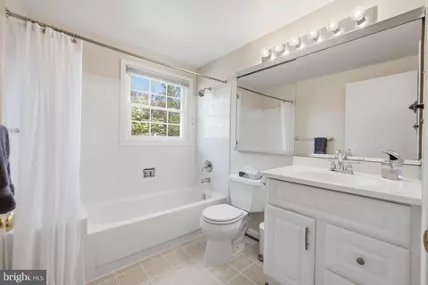 Bath - 3221 Beret Ln, Silver Spring, MD 20906 photo 3 of 3
