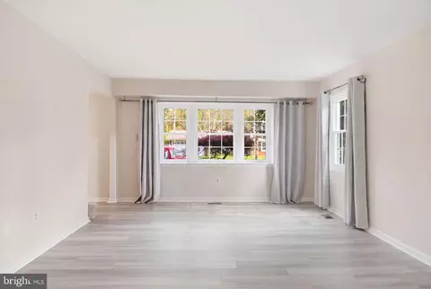 Living - 3221 Beret Ln, Silver Spring, MD 20906 photo 3 of 3