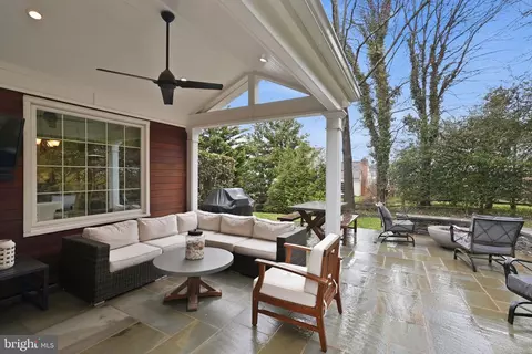 Exterior - 1 Paddock Ct, Potomac, MD 20854 photo 2 of 6