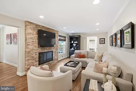 Living - 1 Paddock Ct, Potomac, MD 20854 photo 2 of 3
