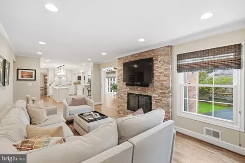 Living - 1 Paddock Ct, Potomac, MD 20854 photo 3 of 3